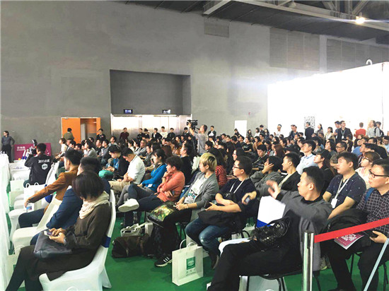 越秀木携手日本知名建筑设计大师河井敏明先生亮相广州设计周 企业新闻 首页 越秀木 日本越井木材工业株式会社 高端防腐木 高耐久木材 防腐木品牌 室外碳化防腐木价格 防腐木批发厂家 防腐木高端品牌 越秀木 日本越井木材工业株式会社 高端防腐木 高耐久木材 防腐木品牌